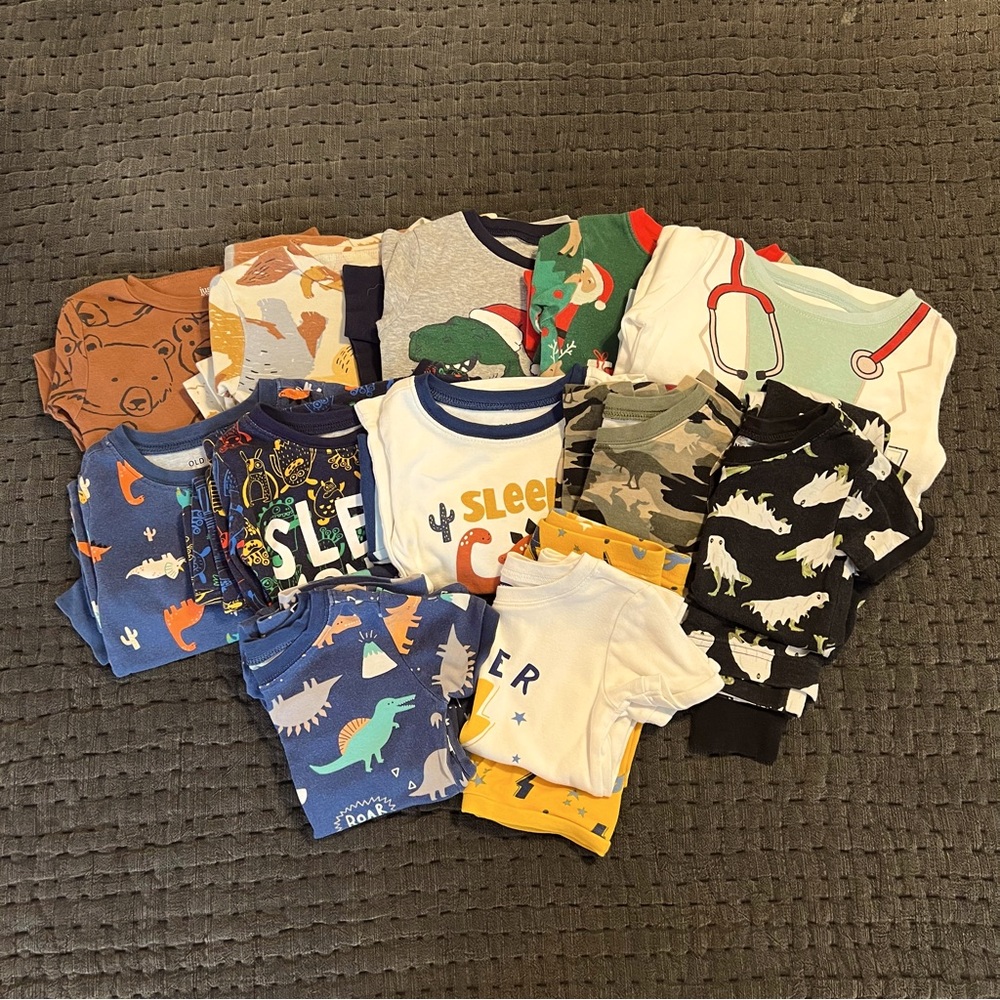 Lot of 4T boys pj’s (12)